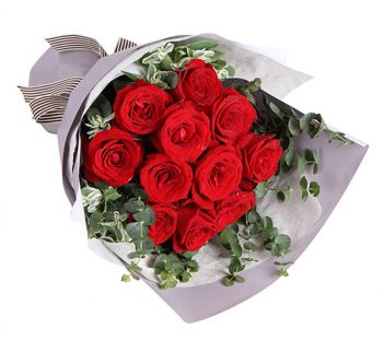 send a bouquet of red roses to japan